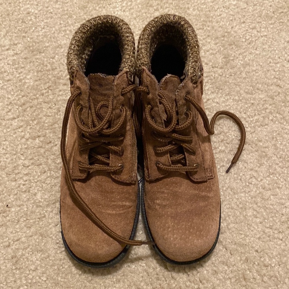 Rugged Outback Brown Suede Ankle Boots Size 6.5